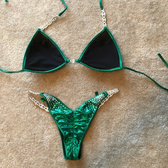 Competitors suit - Picture 2 of 3